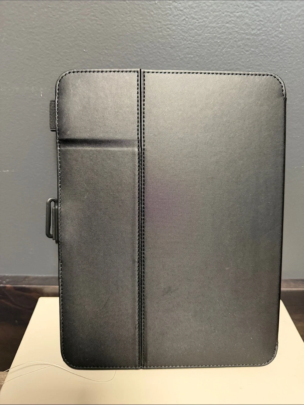 speck Black Tablet Folio Case with Stand Groove for IPad Air 13